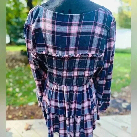 Torrid plus size navy plaid top smocking tiered crochet insert on sleeve size 1 - Picture 3 of 9